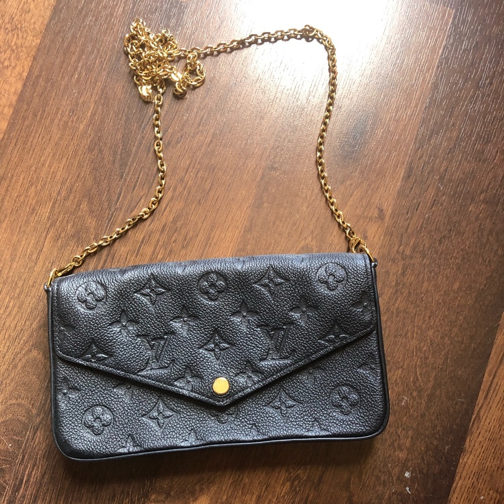 Louis Vuitton crossbody clutch VGUC